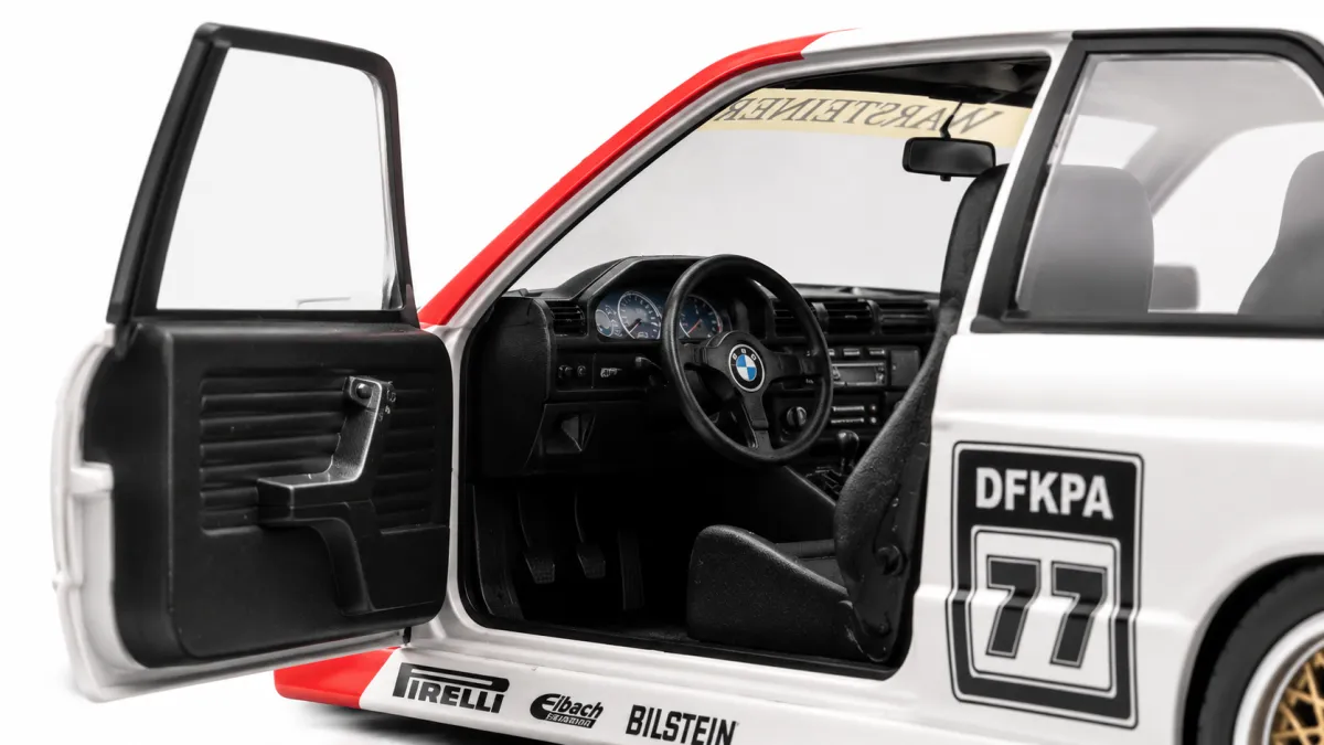 بي إم دبليو M3 (E30) — سباق وارشتاينر #77 | يو إيه إي دايكاست